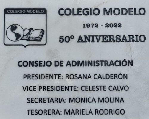 Placa conmemorativa del 50º aniversario del Colegio Modelo, 1972-2022